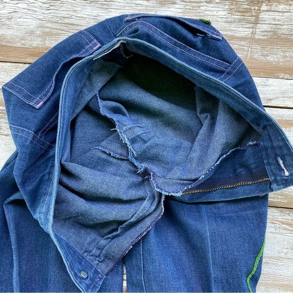 Vintage 80s jeans with crochet purple flowers down leg, size 23 - Picture 8 of 14